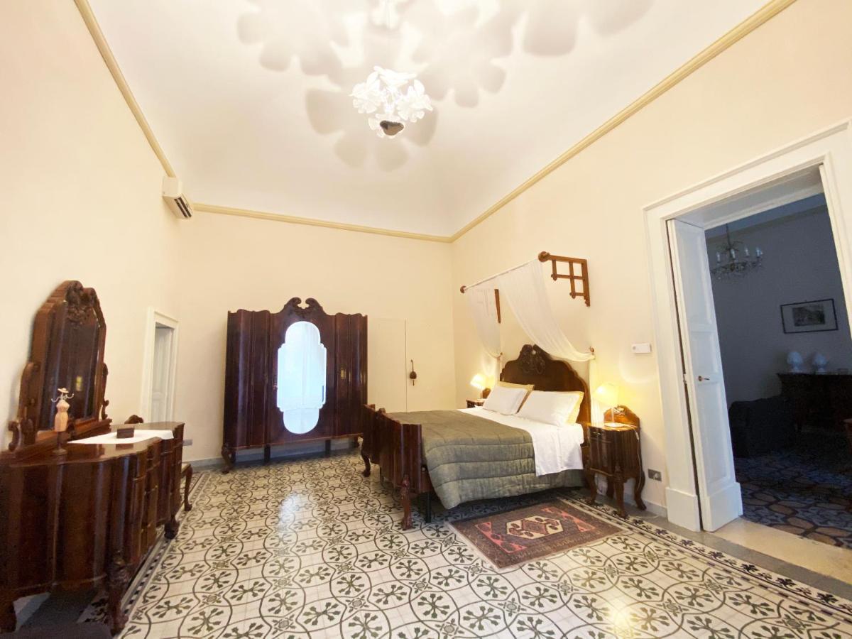 レッチェ パラッツォ ロロ Bed & Breakfast エクステリア 写真