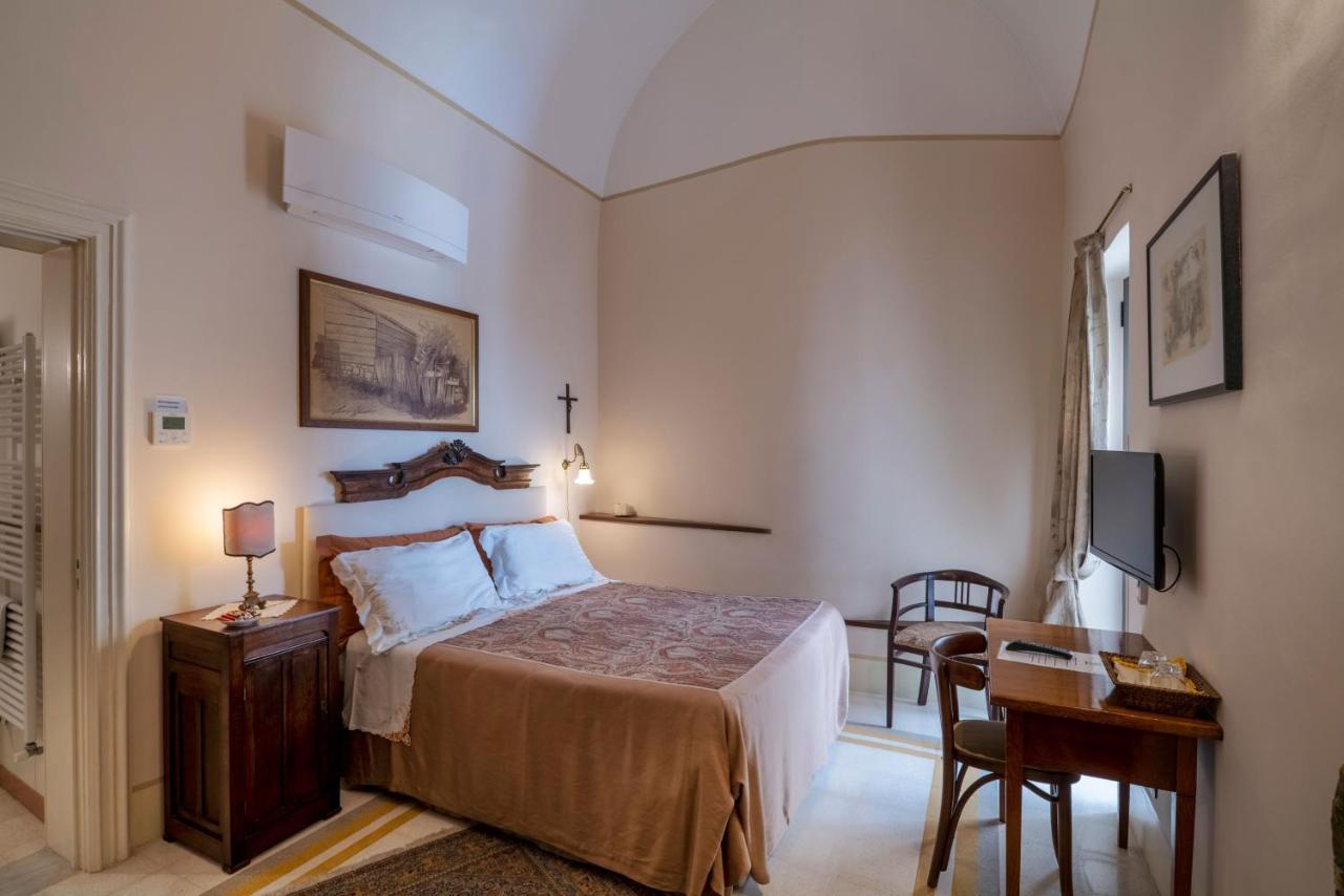 レッチェ パラッツォ ロロ Bed & Breakfast エクステリア 写真