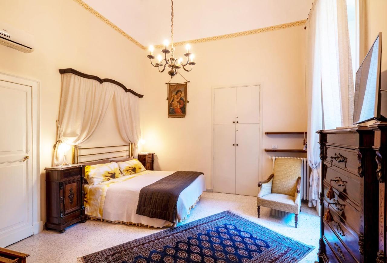 レッチェ パラッツォ ロロ Bed & Breakfast エクステリア 写真