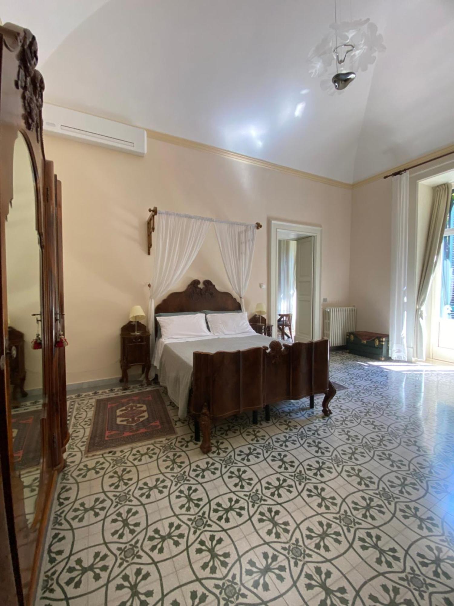 レッチェ パラッツォ ロロ Bed & Breakfast エクステリア 写真