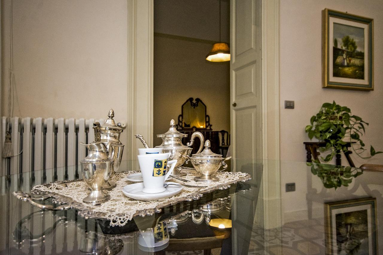 レッチェ パラッツォ ロロ Bed & Breakfast エクステリア 写真