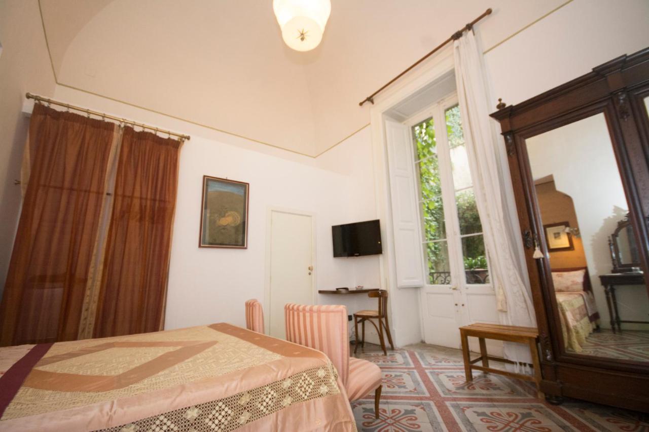 レッチェ パラッツォ ロロ Bed & Breakfast エクステリア 写真